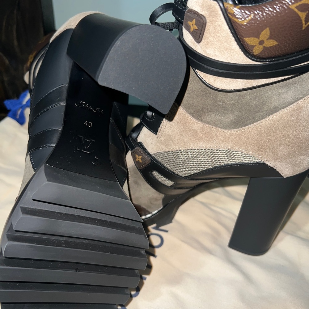 LOUIS VUITTON
Suede Calfskin Monogram Star Trail Ankle Boots